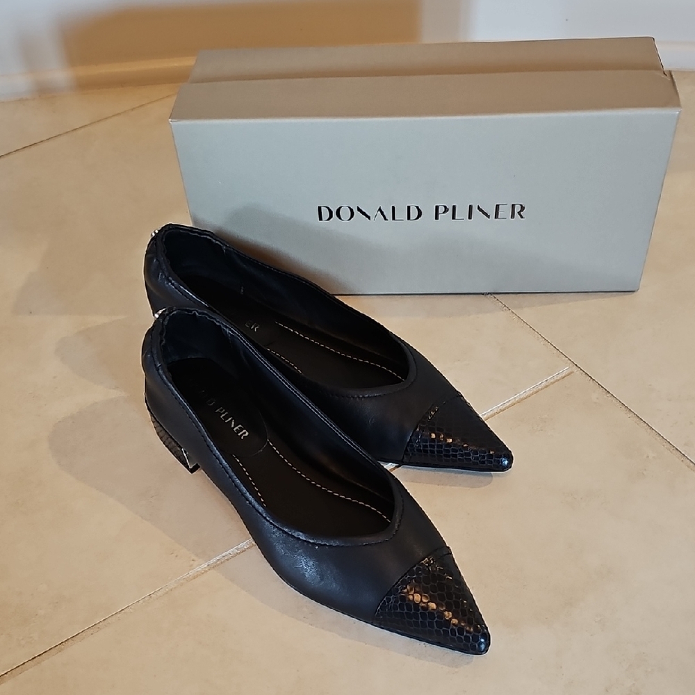 Donald J. Pliner Black Pointed Flats